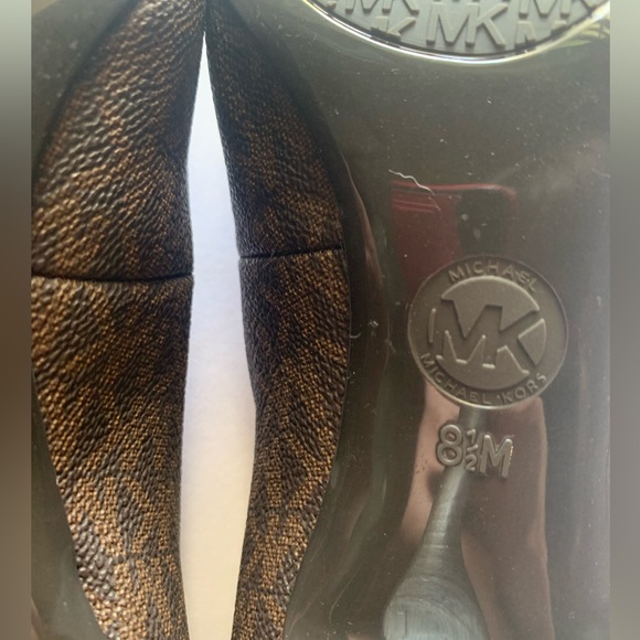 NWT MK Michael Kors flex mid pump size 8.5 brown MK design - Picture 4 of 12